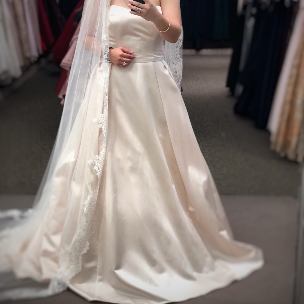 David’s Bridal Wedding Gown - OP1335